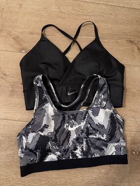 Nike Women’s Black & Gray Patterned and Solid Sports Bra 2 pieces size M
